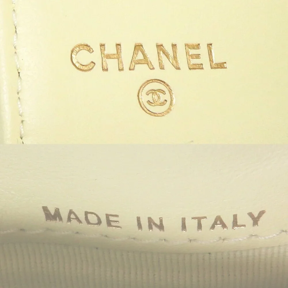 CHANEL White Caviar Leather Wallet